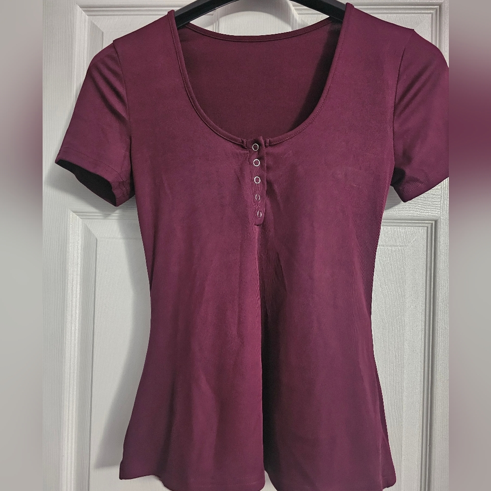 Never worn LG burgundy shirt